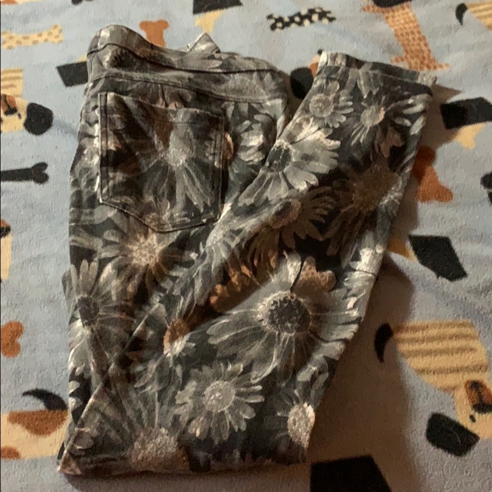 Hue medium sized legging pants gray/grey flowers